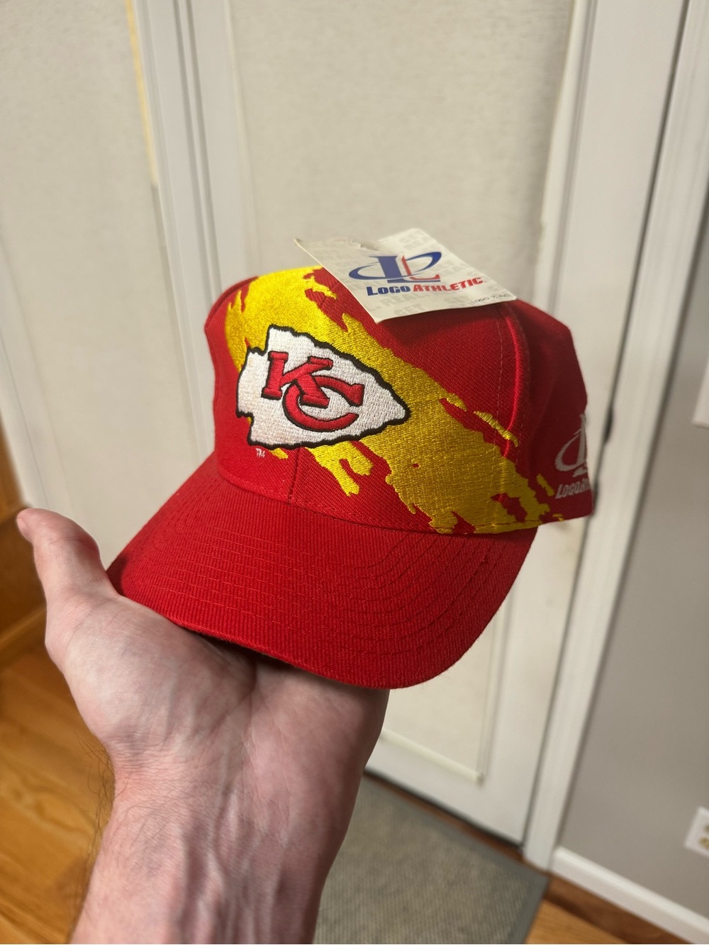 Vintage Logo Athletic Splash Snapback Hat Kansas City Chiefs Red Yellow NWT Cap